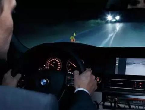 女富婆招聘豪車司機「月薪10萬」卻無人敢應聘！網友：最後一條要求沒人能做到