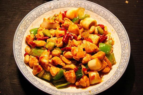宮保雞丁的14種做法，雞丁嫩滑，湯汁下飯！學會就可以在家做，大人孩子都愛吃