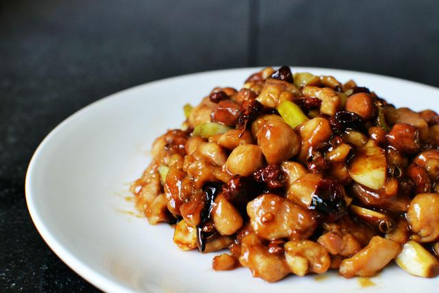 宮保雞丁的14種做法，雞丁嫩滑，湯汁下飯！學會就可以在家做，大人孩子都愛吃