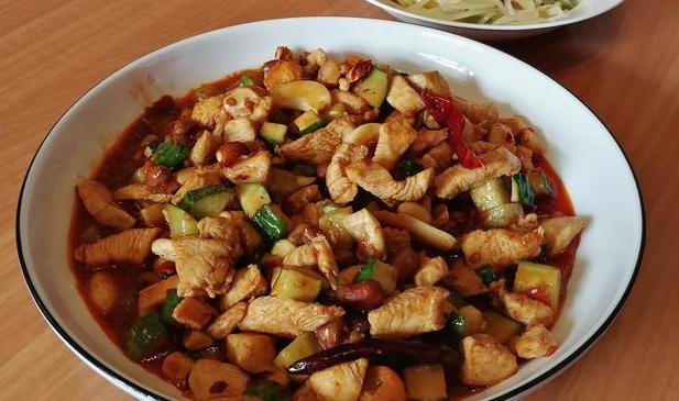 宮保雞丁的14種做法，雞丁嫩滑，湯汁下飯！學會就可以在家做，大人孩子都愛吃