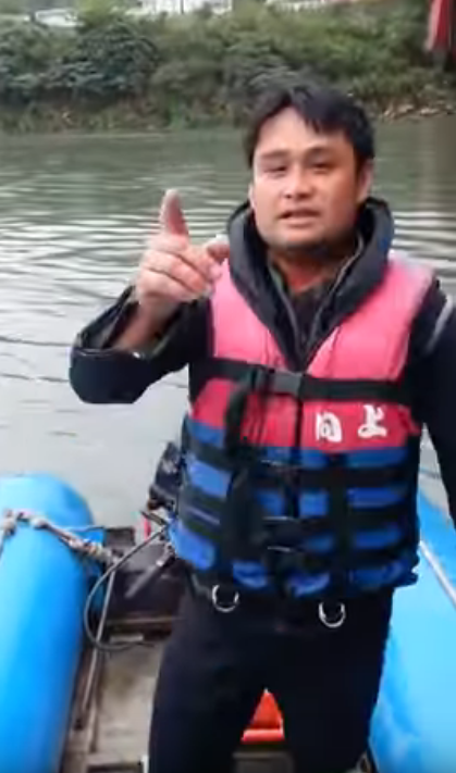 原住民救生員「發不動船」慘被丟下水！教練叮嚀：「不要再漏氣了」下秒卻更爆笑