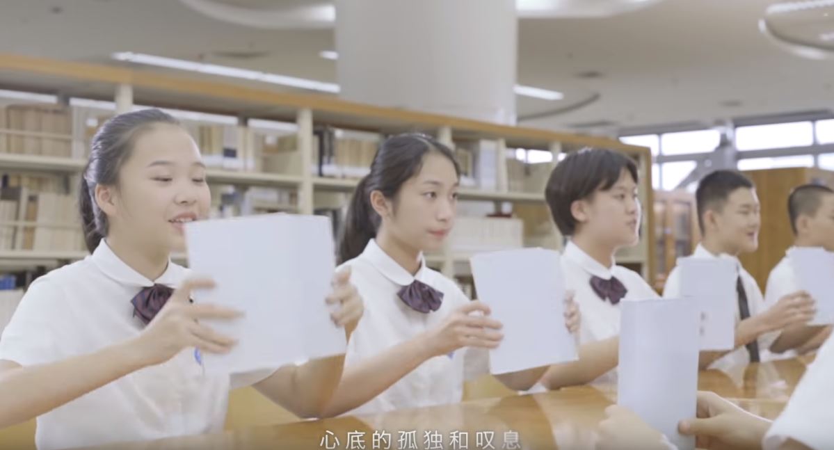 最純淨的聲音！合唱團圖書館大秀天籟合音　搭配華麗翻書「女學生一加入」開口就起雞皮疙瘩