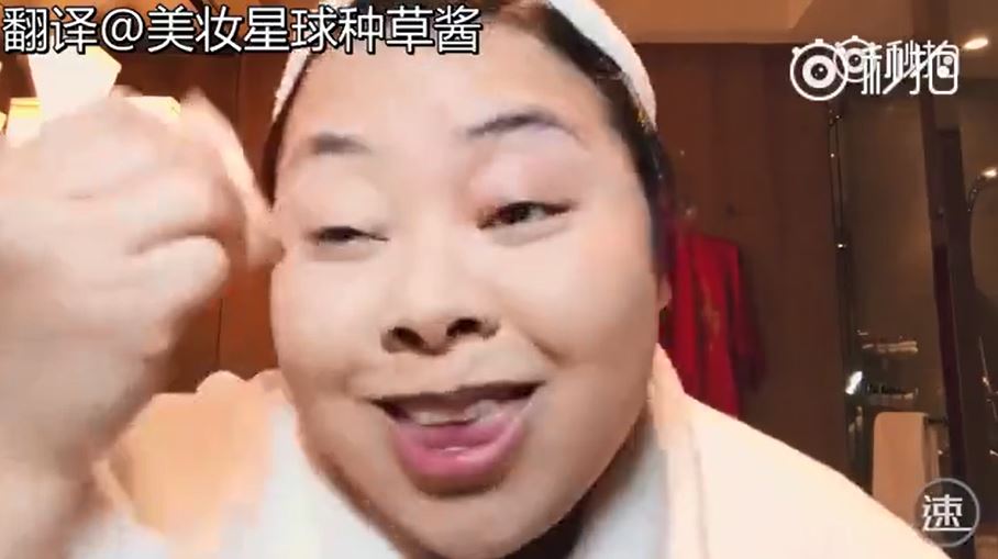 渡邊直美化妝好療癒！全程自帶搞笑音效　黏假睫毛「加碼被風吹歪浮誇演技」粉絲笑噴