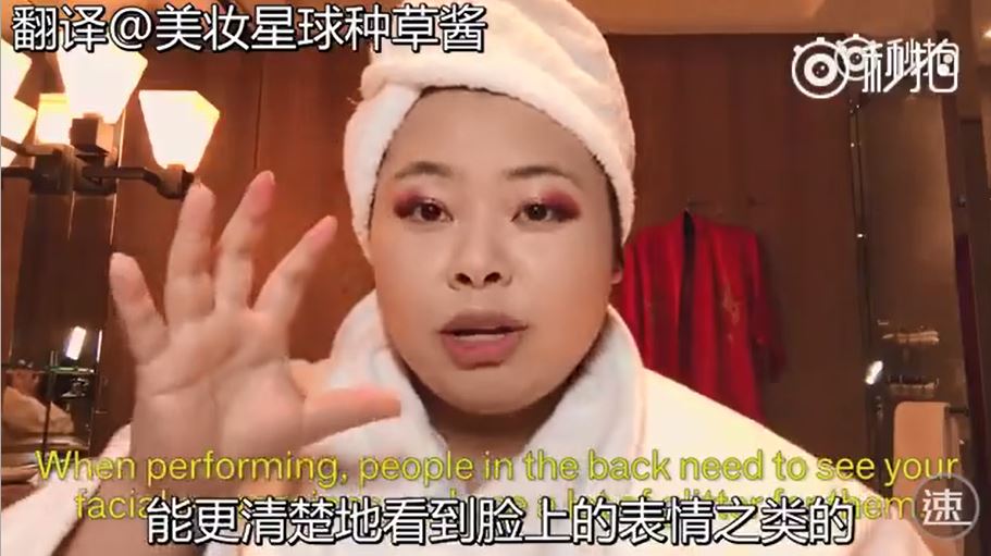 渡邊直美化妝好療癒！全程自帶搞笑音效　黏假睫毛「加碼被風吹歪浮誇演技」粉絲笑噴