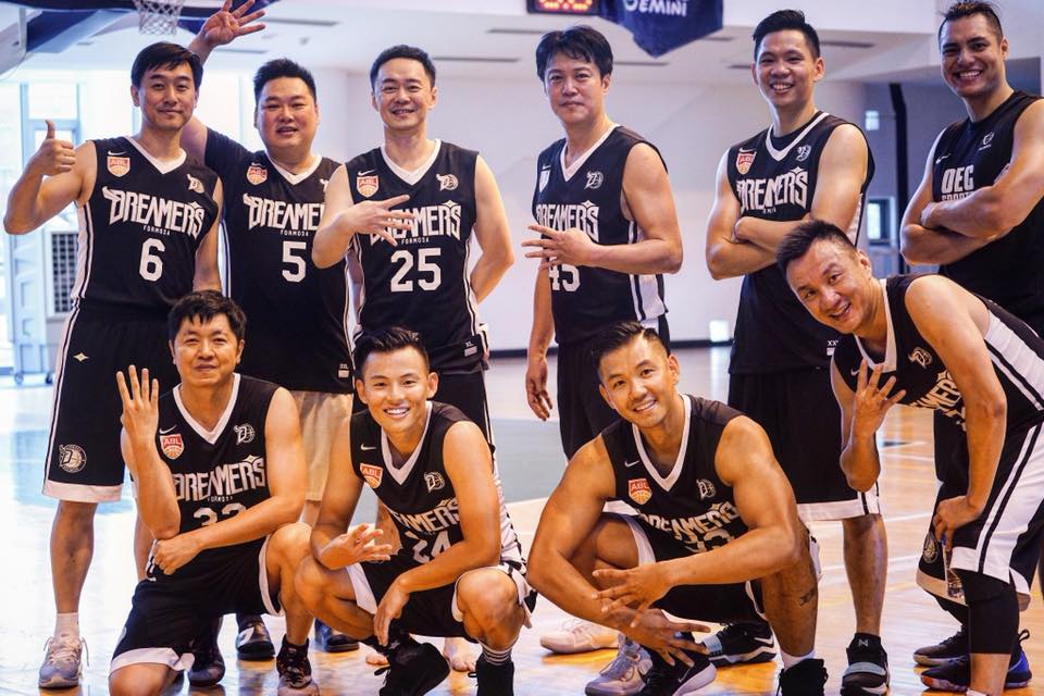 謝謝你帶我兒子回來！男大生怕同學知道「爸爸開計程車」 黑人下彰化「教育」惹哭萬人