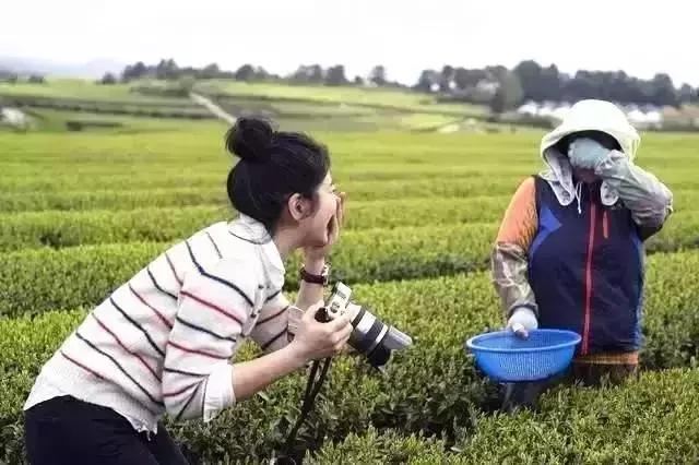 美到骨子！60歲鍾楚紅「用生活追逐年輕」樂於接受：人都會老　丈夫離開獨身12年：沒有誰能比他好