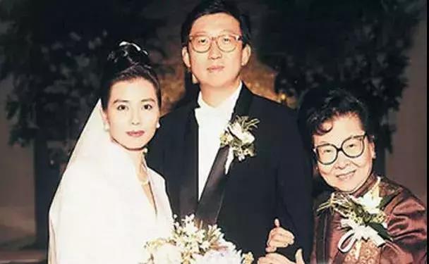 美到骨子！60歲鍾楚紅「用生活追逐年輕」樂於接受：人都會老　丈夫離開獨身12年：沒有誰能比他好