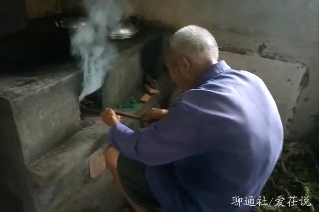 牽手將近一世紀！百歲夫妻「隱居山中樂逍遙」 每天下田耕種：相差10歲更幸福