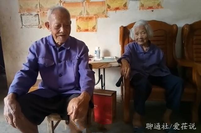 牽手將近一世紀！百歲夫妻「隱居山中樂逍遙」 每天下田耕種：相差10歲更幸福
