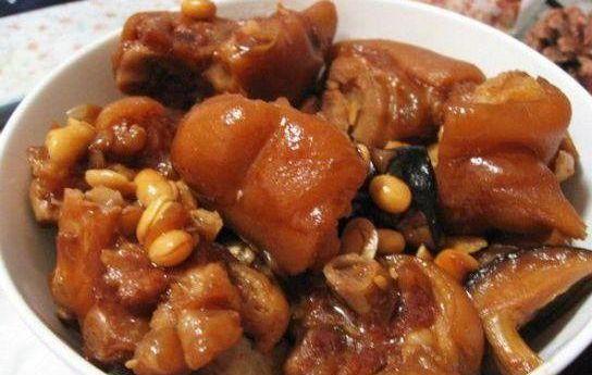 滷肉師傅的「滷豬蹄」做法大公開！只要記住3個技巧，軟脆不膩！