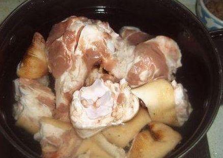 滷肉師傅的「滷豬蹄」做法大公開！只要記住3個技巧，軟脆不膩！