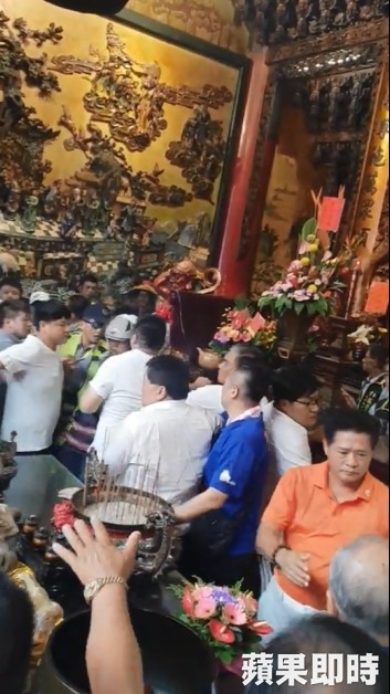 媽祖也看不下去！鎮瀾宮繞境「信徒爭執不休」放神尊不管　顏清標發火「出手教訓」原因被嗆翻