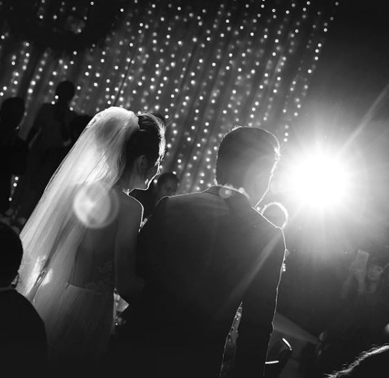 Energy婚禮大跳《放手》！睽違10年重現經典　新郎「坤達一開口RAP帥翻」進副歌全場嗨炸