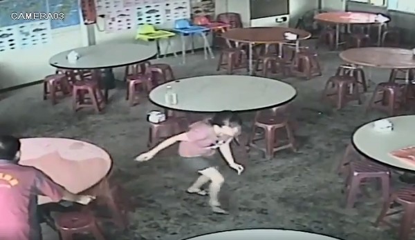 龍捲風來了！台東海產店「突然轟隆巨響」急躲櫃前　山竹強風襲擊「老闆走出去巡視」心都涼了