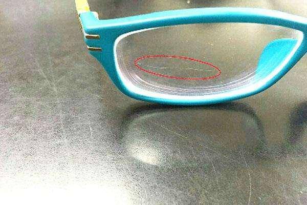 眼鏡用久用劃痕？眼鏡店老闆教你這招，輕鬆解決