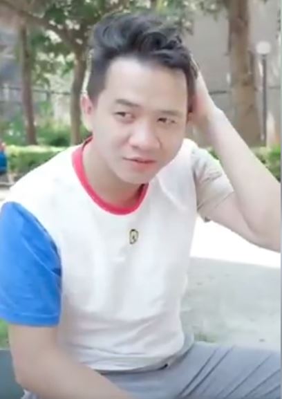 美麗的誤會！正妹走來他不斷撥髮甩帥　下秒男子「一句話」讓她超羞愧