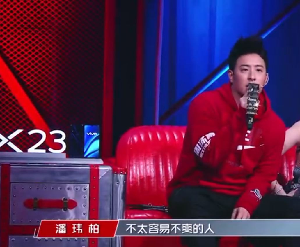 4強關鍵賽出包！周湯豪「台上完全不知情」專心繼續唱　鄧紫棋「爆氣淚灑現場」：還他們公平