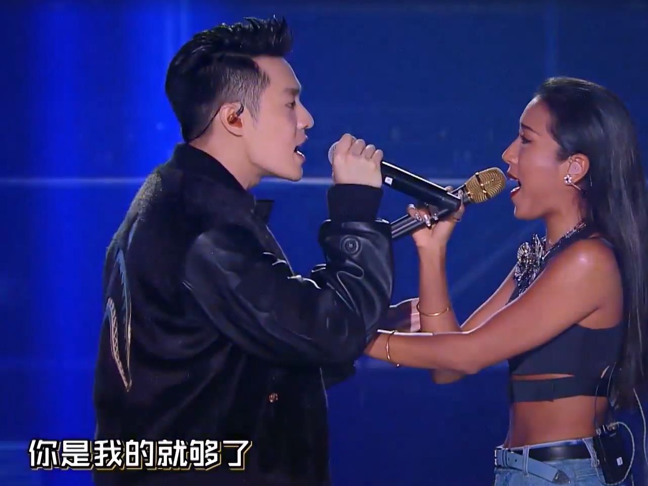 4強關鍵賽出包！周湯豪「台上完全不知情」專心繼續唱　鄧紫棋「爆氣淚灑現場」：還他們公平