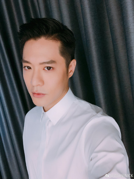 4強關鍵賽出包！周湯豪「台上完全不知情」專心繼續唱　鄧紫棋「爆氣淚灑現場」：還他們公平