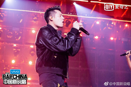 4強關鍵賽出包！周湯豪「台上完全不知情」專心繼續唱　鄧紫棋「爆氣淚灑現場」：還他們公平