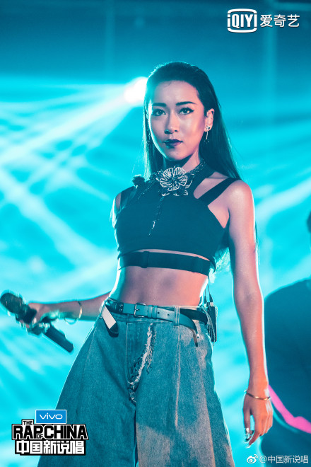 4強關鍵賽出包！周湯豪「台上完全不知情」專心繼續唱　鄧紫棋「爆氣淚灑現場」：還他們公平