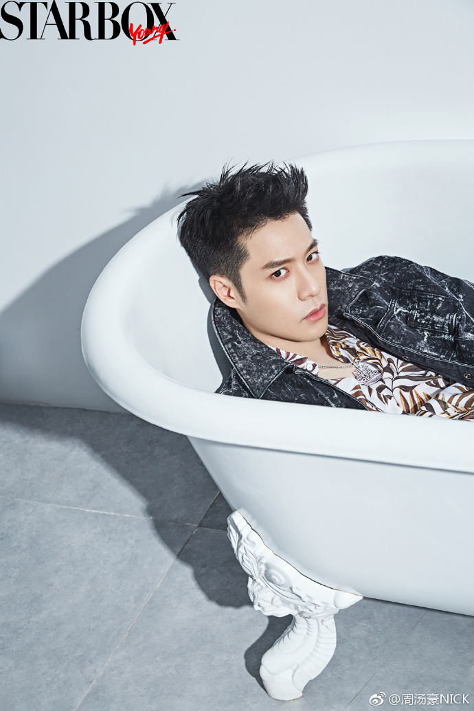 4強關鍵賽出包！周湯豪「台上完全不知情」專心繼續唱　鄧紫棋「爆氣淚灑現場」：還他們公平