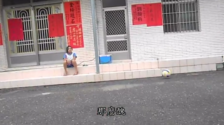 原住民小孩鬥嘴「你光頭綠頭湯」！男孩招架不住「無厘頭反擊」笑翻網友