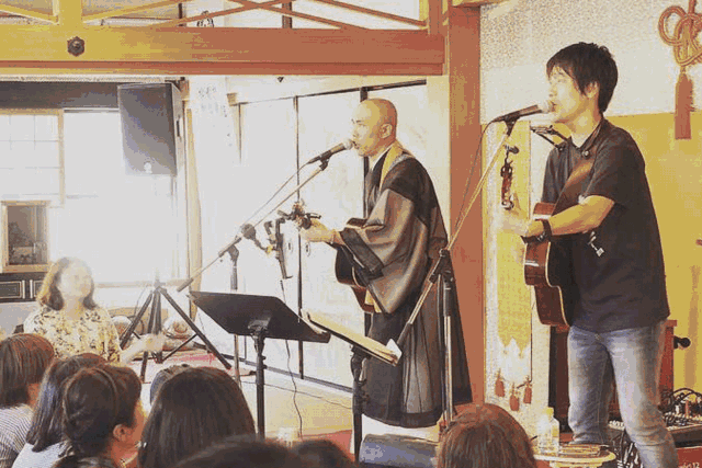 2種身分！日本和尚改編《波若心經》人氣爆棚　白天念經晚上開演唱會