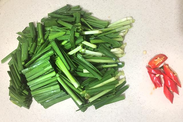 「韭菜炒蛋」到底先炒韭菜還是先炒蛋？很多人不知道這樣做才最好吃！