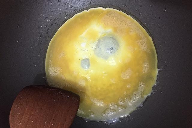 「韭菜炒蛋」到底先炒韭菜還是先炒蛋？很多人不知道這樣做才最好吃！