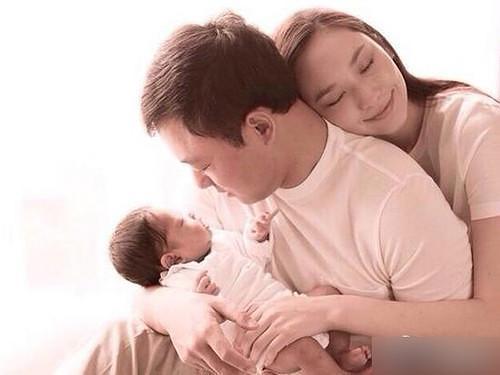 吳佩慈為他「甘願沒名份」連生三胎　如今母憑子貴「身價逾222億」依舊沒嫁