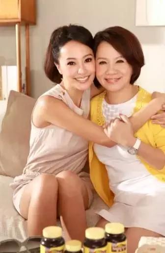關穎擁有「第一名媛」美稱背景超強大　「5年喜獲三胎」婚後專心相夫教子！