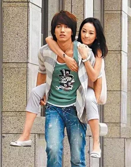 關穎擁有「第一名媛」美稱背景超強大　「5年喜獲三胎」婚後專心相夫教子！
