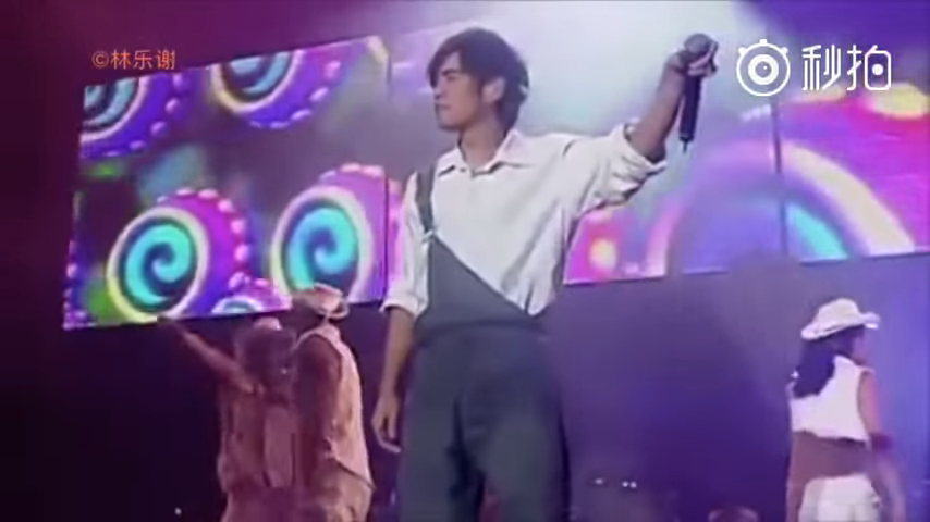 好尷尬！周杰倫演唱會忘詞　神反應亂唱「方文山你這歌詞太難」190萬人笑瘋