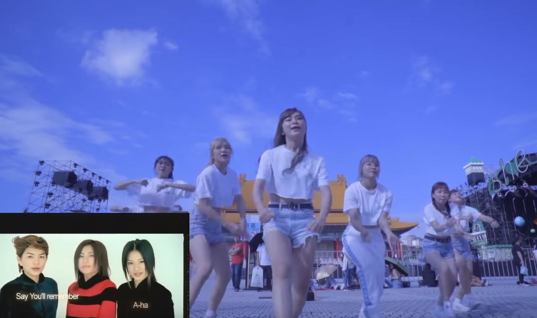 超強女舞團神還原「10首S.H.E經典舞曲」　街頭快閃「萬人感動淚推」：17年的青春歲月啊❤