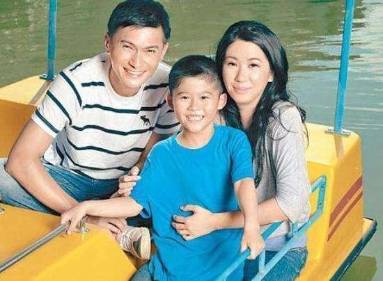 父愛如山！三年只為教兒子上廁所 他「為自閉症兒子息影七年」：從不放棄奇蹟