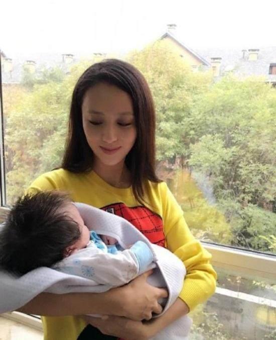 佟麗婭：婚姻還在，愛情已歿，一切為了孩子