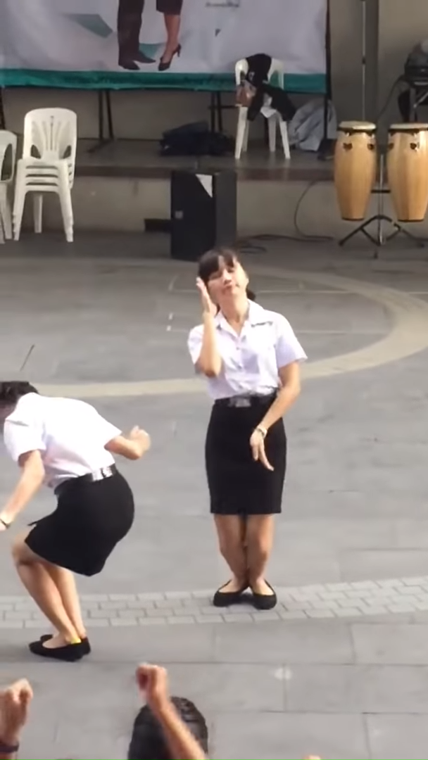 泰國女學生大跳自創火雞舞　跳一半「一旁女同學也加入」全校嗨到最高點：同學壞掉了嗎