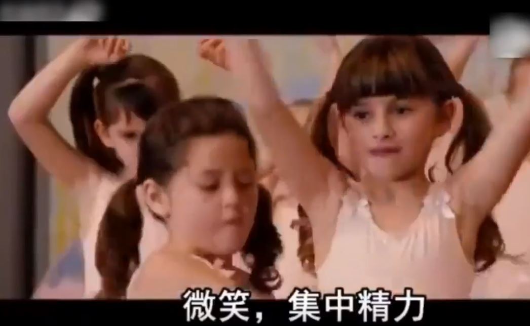 目睹女兒被欺負！老爸車上機會教育　當對方又出手「女兒照作正面反擊」網讚爆：爸爸教得好