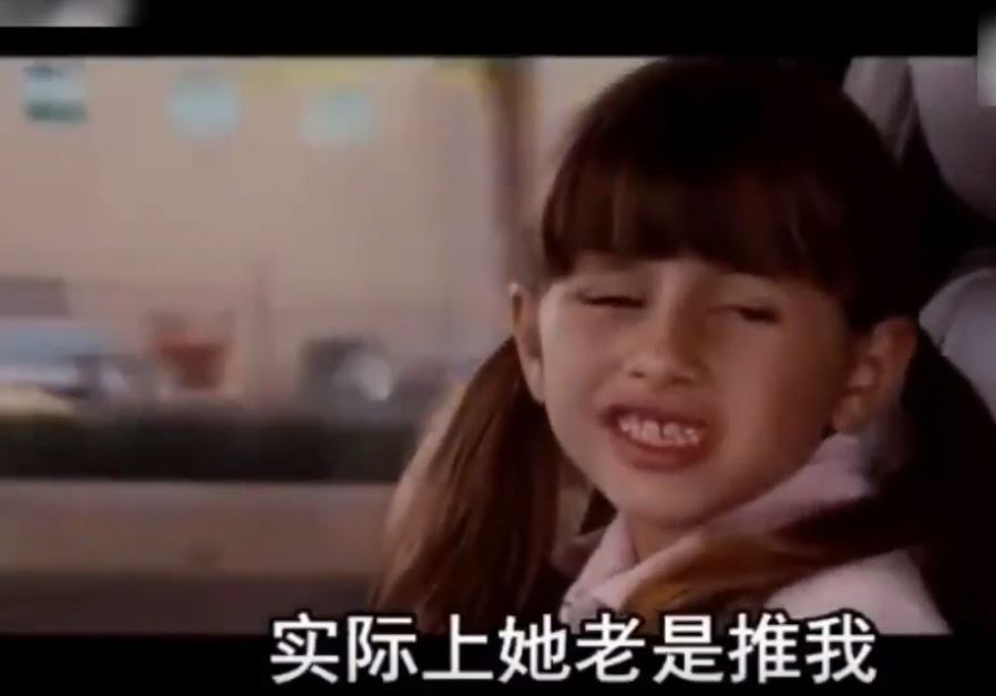 目睹女兒被欺負！老爸車上機會教育　當對方又出手「女兒照作正面反擊」網讚爆：爸爸教得好