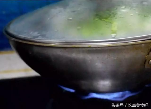 絲瓜不要再炒著吃了，教你新吃法，味道鮮美，做法簡單家常