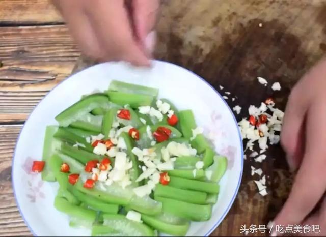 絲瓜不要再炒著吃了，教你新吃法，味道鮮美，做法簡單家常