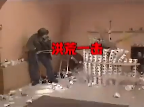 真的杯具了！收藏家得意展示「收集35年滿滿杯具」　下一秒「鏡頭前悲劇上演」心也碎了