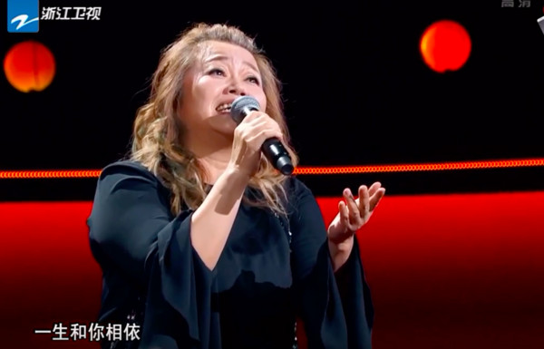 52歲歌手金智娟到《中國新歌聲2》參賽　4位評審「都沒轉身」門打開嚇傻：我...我....