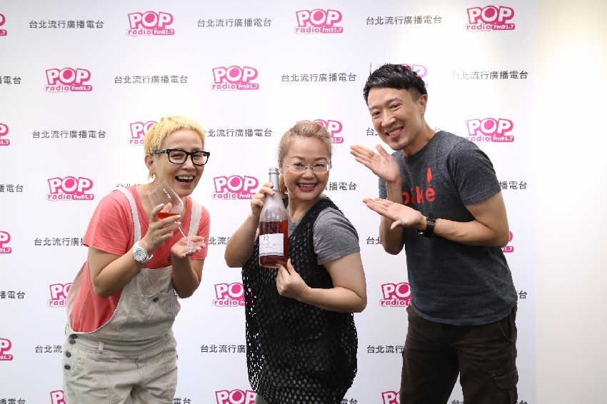 52歲歌手金智娟到《中國新歌聲2》參賽　4位評審「都沒轉身」門打開嚇傻：我...我....