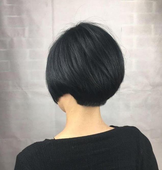 中年女性短髮髮型流行這樣剪，時尚俐落顯氣質，太好看了！
