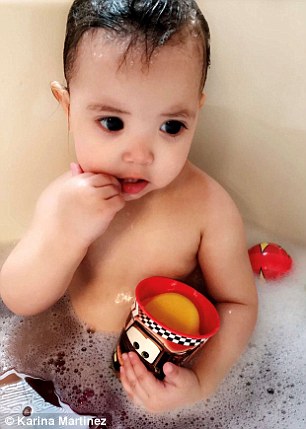 2歲小女娃「黑亮水汪汪大眼」爆紅全網　醫生「一眼看出不對勁」警醒全球父母：這有問題