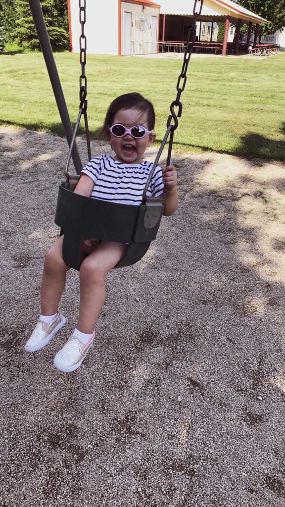 2歲小女娃「黑亮水汪汪大眼」爆紅全網　醫生「一眼看出不對勁」警醒全球父母：這有問題