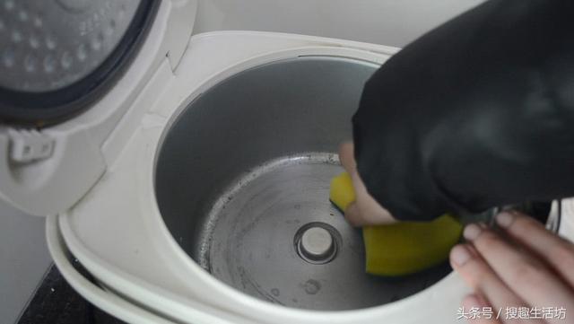 電子飯鍋用久了煮飯又慢又耗電？告訴你清理小撇步，擦一擦就可以了