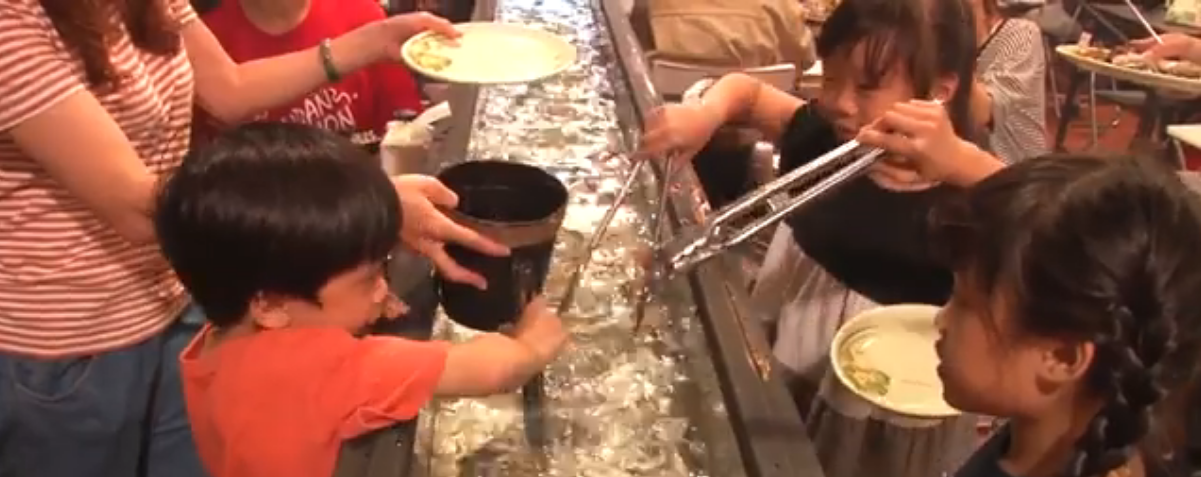  全台第一間！從泰國引進「流水蝦吃到飽」日天吃200斤　餐桌旁設「11公尺長水道」想吃自己撈